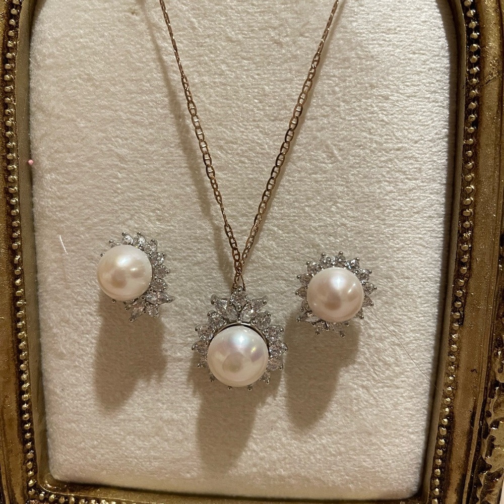 Silver Pearl Necklace and Earring Set